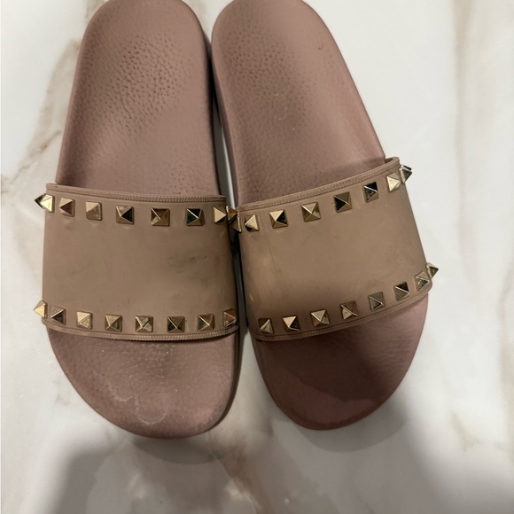 Authentic Valentino Garavani Rockstud women’s rubber Slide Sandals - Picture 2 of 4